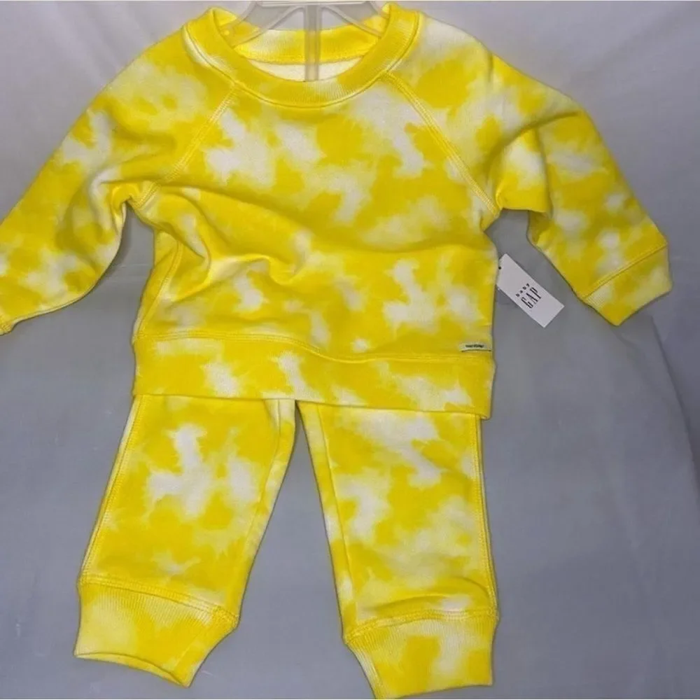 Baby Gap yellow tie dye jogger set